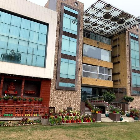 Hotel Lake View Grand Lucknow Exterior photo