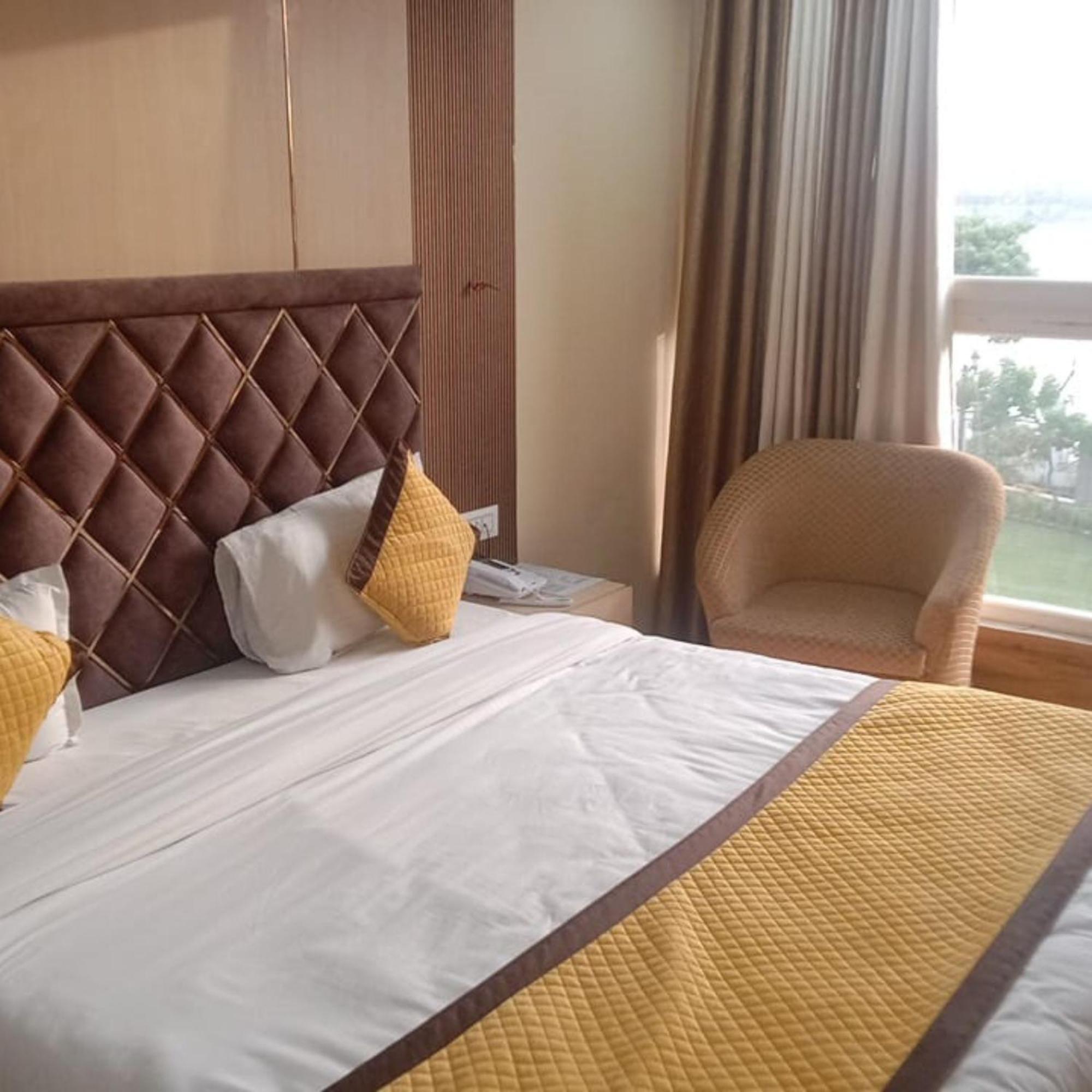 Hotel Lake View Grand Lucknow Exterior photo