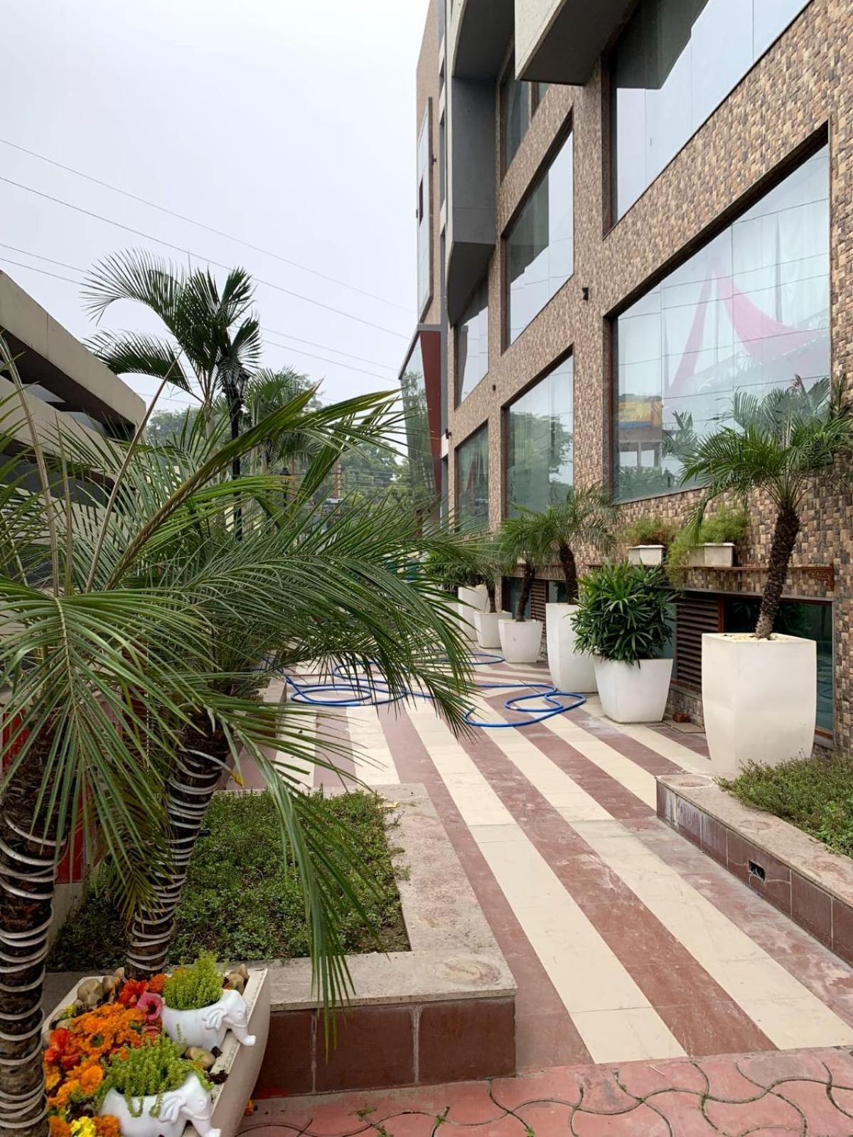 Hotel Lake View Grand Lucknow Exterior photo