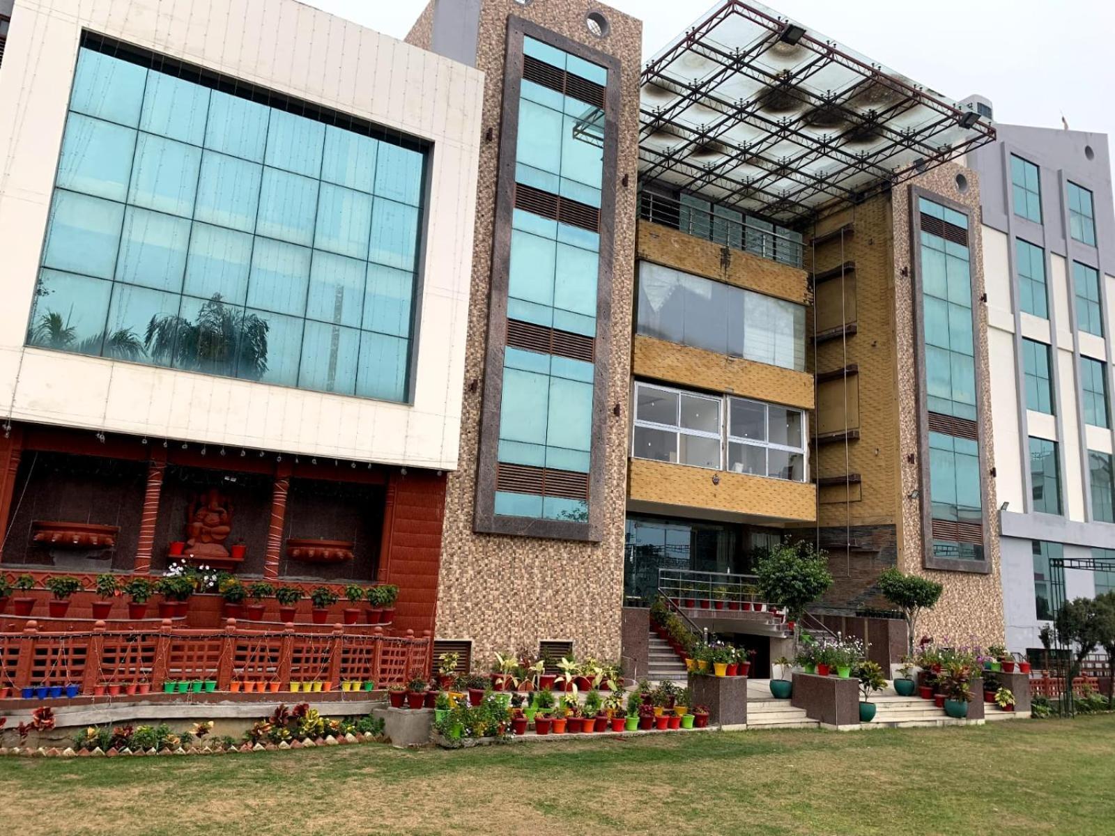 Hotel Lake View Grand Lucknow Exterior photo
