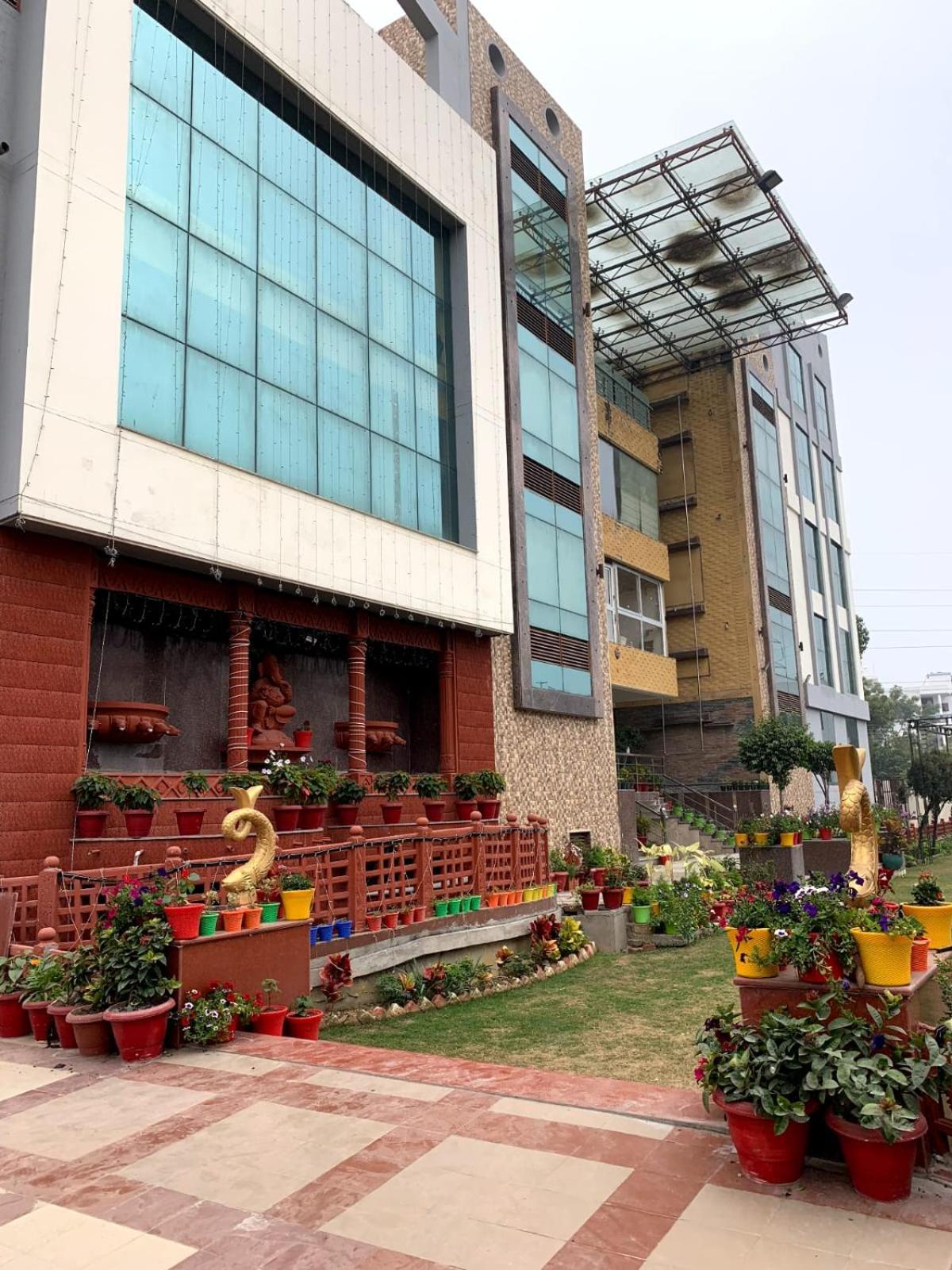 Hotel Lake View Grand Lucknow Exterior photo