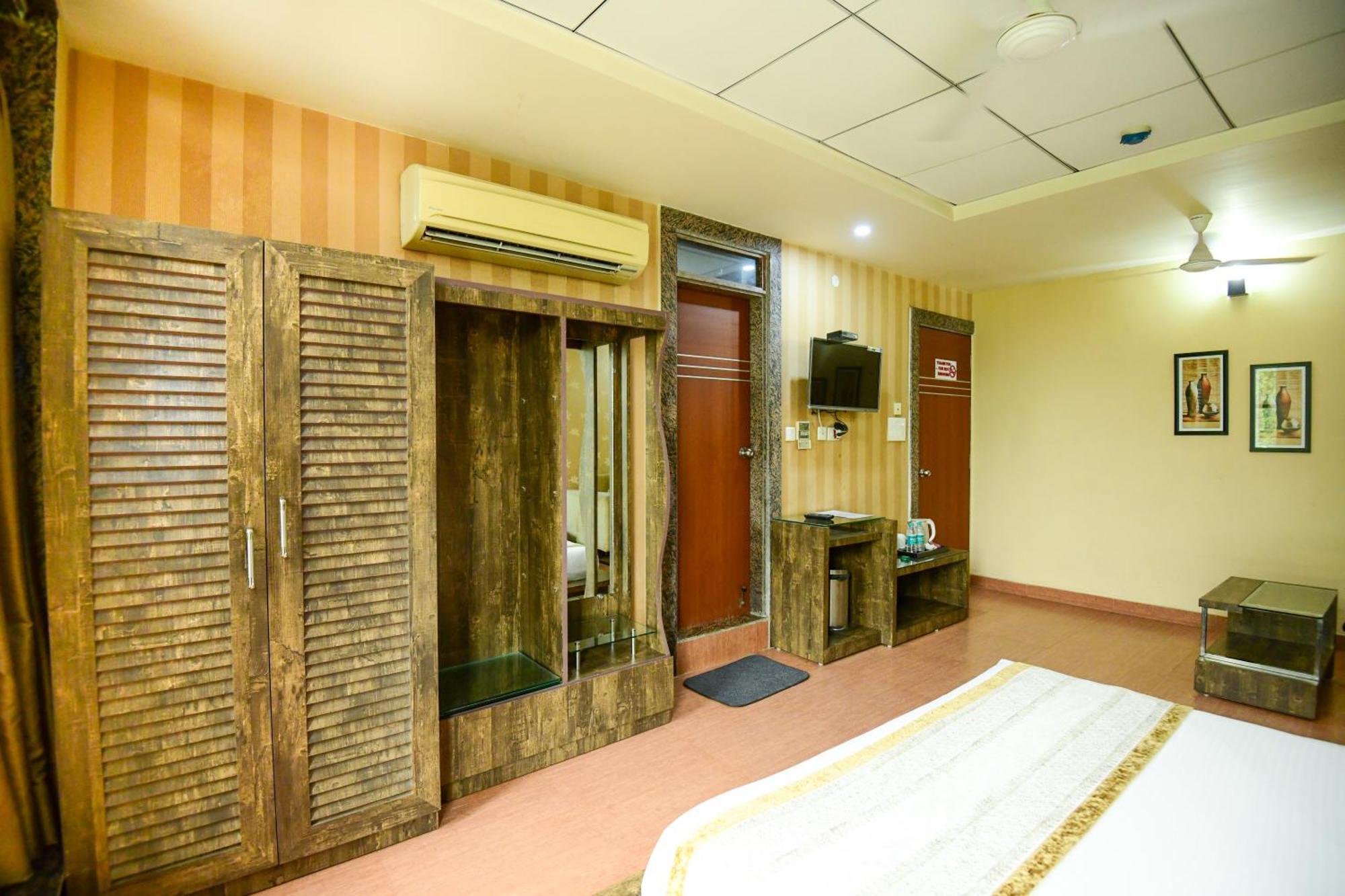 Hotel Lake View Grand Lucknow Exterior photo