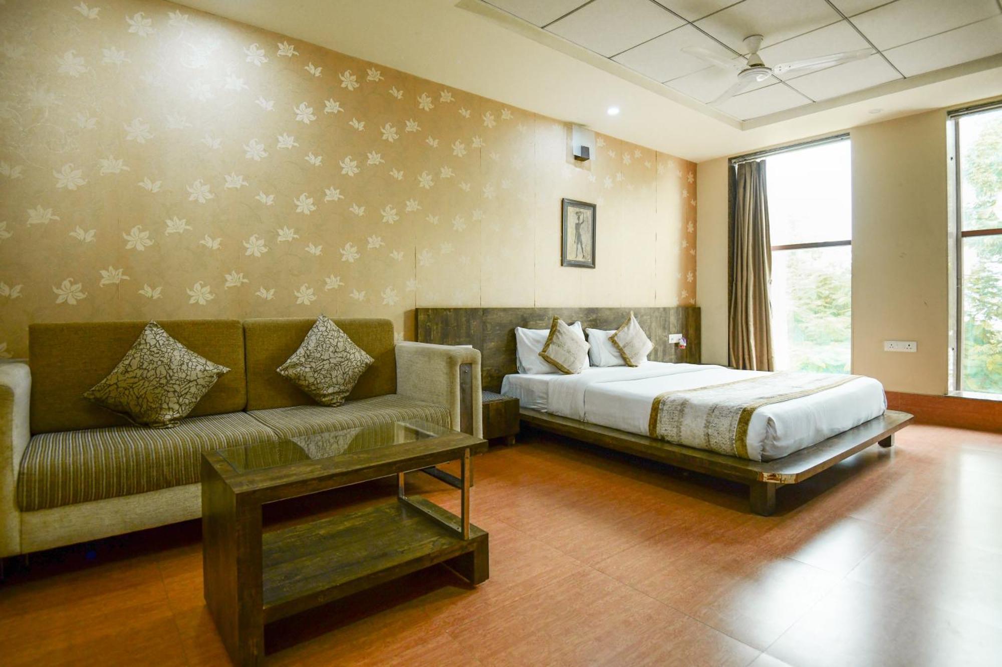 Hotel Lake View Grand Lucknow Exterior photo