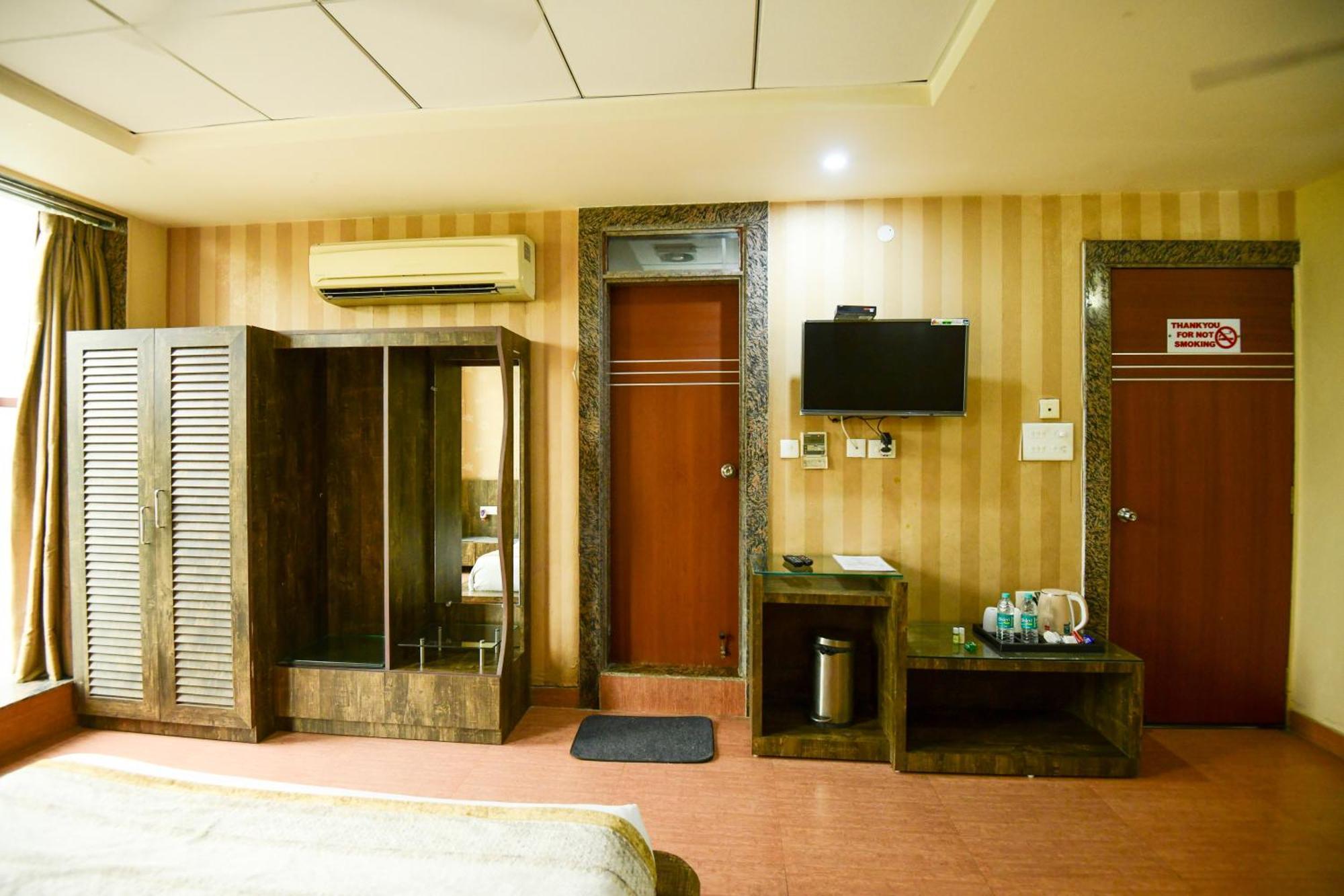 Hotel Lake View Grand Lucknow Exterior photo